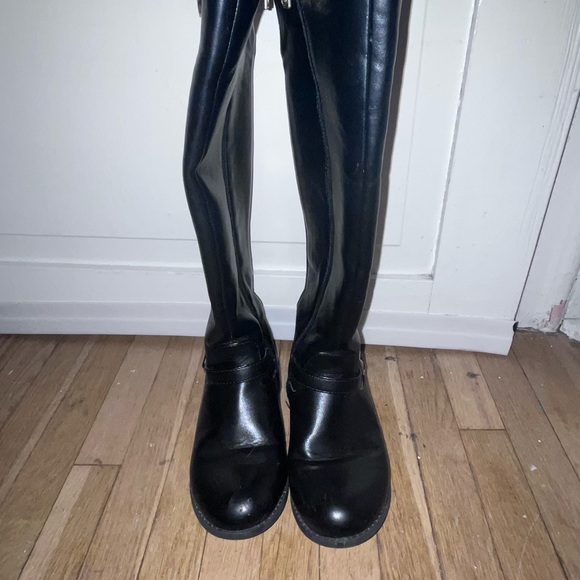 Michael Kors Girls Boot - barley worn. - Picture 2 of 5